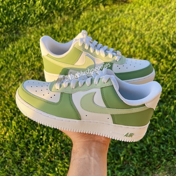Nike Custom Painted Air Force 1 Low NWT - Picture 2 of 4